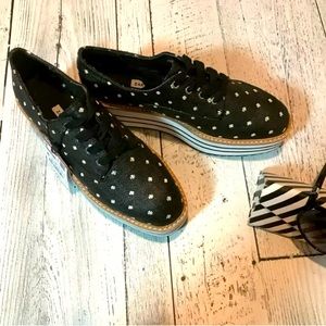 NEW • Beautiful stylish platform shoes • Size 6